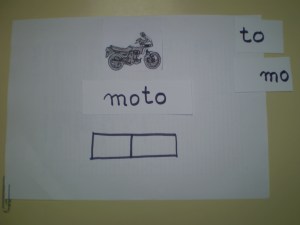 Ejemplo de palabra "cortada en silabas" por un alumno