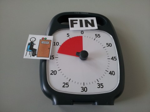 Marcamos con el pictograma de espera de ARASAAC la cantidad de tiempo que falta hasta el fin de la misma.